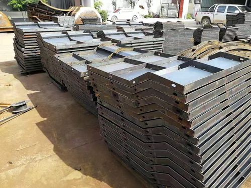 现浇隔离带铁模具-保定益丰模具机械制造